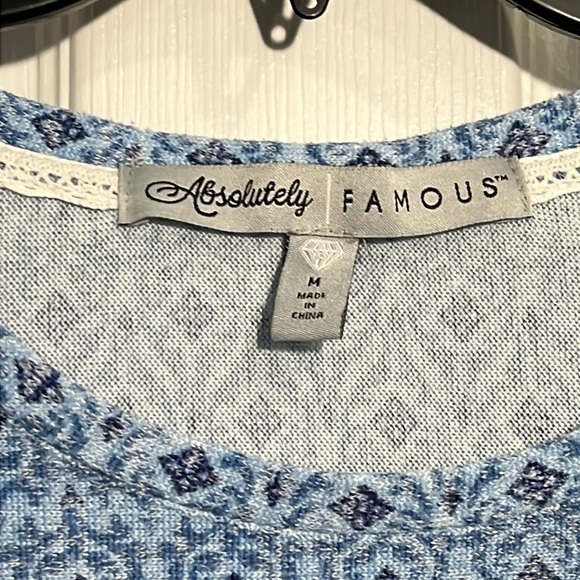 Absolutely Famous Women’s Top. Size Medium - Blue 3/4 Sleeves - Picture 5 of 8